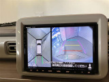 バックギアに入れると、このように後方が映し出されます!駐車の際とても安心!便利!最終確認はご自身の目と耳で必ず行ってください!