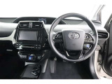 運転に集中できる、広々とした運転席
