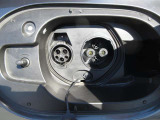 普通充電ポートと急速充電ポートを装備。用途に応じた充電方法を選べるため、Rotary-EVならではの利便性を感じられる装備です。