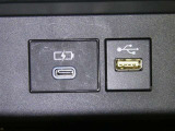 【充電用USB端子】デバイスの充電に便利です。※実際の接続端子は写真で確認or店舗までご気軽にお問合せください♪