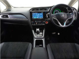 ◆インテリアパネル◆視界広々で非常に運転しやすくロングドライブでも疲れを感じさせないすっきりとまとまったインパネ周りです。