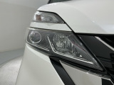 LEDヘッドライトは、点灯の瞬間から最大光量を発揮し、突然暗くなるトンネルなどでの安定感を高めます。