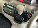 発進時から滑らかに加速する無段階変速のCVTはストップ&ゴーの多い街の中も快適です