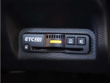 【ETC2.0】有料道路の料金所をスムーズに通過できるのはもちろん、渋滞回避や安全運転もサポートする次世代型ETC車載器。リアルタイムで情報を入手し、音声でご案内します。