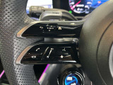 メルセデス・ベンツ八王子の最新のショールームには、大型モニターがあり最先端のメルセデス・ベンツをご体感頂けます!屋内展示場のため、天候の悪い日でも、ごゆっくりとお車をご覧頂ける店舗でございます!