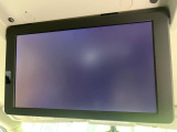 【フリップダウンモニター】大画面モニターで後席でもエンタメをお楽しみいただけます。小さなお子様にも大人気の装備です♪