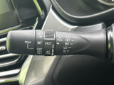 レバー上に操作位置が表示されており、運転席から確認しやすい仕様です。雨の日など視界への配慮が必要な場面でも、手元で扱いやすく日々の運転をサポートします。