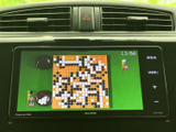 停車中には画面でテレビ映像を視聴でき、待ち時間の過ごし方が広がります。表示内容を画面で確認しやすく、車内で過ごす時間に映像を楽しみたい方に便利な装備です。
