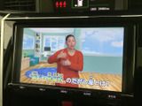 テレビ番組を画面で視聴できる装備です。停車中の休憩時間などに映像を楽しめるため、車内で過ごすひとときにも活用いただけます。視聴時は安全に配慮してご利用ください。