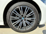 BMW純正アルミホイールです。納車時にはアルミホイールコーティングも承っております!是非ご検討下さいませ。