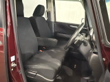 スタイリッシュなブラック内装!落ち着いた雰囲気の車内で快適なドライブを!