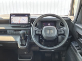 水平基調でスッキリとしたフロントビュー。広く見渡せて運転に安心をもたらします