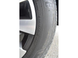 タイヤサイズは225/60R18です。