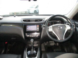 開放的で周囲が広く見渡せる運転席は車両の感覚がつかみやすくて安心安全です♪雨の日も視界良好、油膜や汚れの付着を防止するウィンドウ撥水の施工も承ります♪フロントガラスだけでなく、全ガラスに施工可能です☆