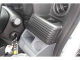 運転席側のドリンクホルダーです。コンソールも充実しています。