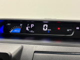 スピードメーターは分かりやすいデジタルメーターです♪