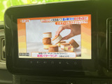 テレビ番組を表示できる装備を備えています。停車中に映像やテレビを視聴でき、休憩時間などに車内で過ごす際にも活用できます。見やすい画面で、気分転換にも便利な一台です。