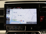 【純正10インチナビ】使いやすいナビ操作にオーディオ機能も充実!Bluetooth接続で運転中のハンズフリー電話や好みの音楽を車内に流す事が出来ます。ラインナップや車種に応じて豊富な機能が使用可能♪