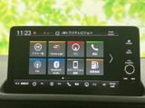 ナビや電話、オーディオなどのメニューが画面に並び、目的の項目を選びやすい構成です。タッチ操作で使える機能がまとまり、日々の移動を便利にサポートします。