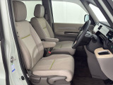 ★フロントシート★ 自然な姿勢のままでいられるシートが、運転しやすさと疲れにくさを感じさせてくれるはずです♪