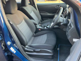 快適に運転できるドライブポジション!運転席シートリフターとシートスライドで、無理のない運転姿勢がとれます。