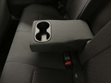 便利なカップホルダーを装備しています。缶ジュースを開けて運転していると振動で倒れないかヒヤヒヤ、意外と置き場に困るもの。 意外に重要な装備ですね。