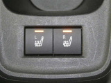 【シートヒーター搭載】シートを温めてくれる暖房機器です!長時間座っていると負担が掛かりやすい背中や腰、または冬場の寒い日に冷えやすい脚部に快適なぬくもりを♪