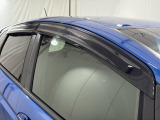 ★ドアバイザー★雨天時に窓を開けても濡れにくく車内に雨が入り込むのを防ぎながら換気ができます(^^♪