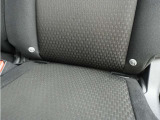 ◆ISOFIX◆シートベルトいらずでチャイルドシートと固定金具を連結するだけでガッチリ固定できます。