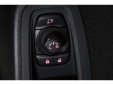 狭い場所も苦になりません。電動格納ドアミラー装備。