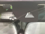 【インテリジェントエマージェンシーブレーキ】フロントカメラで前方の車両や歩行者を検知。衝突しそうな時は衝突被害軽減ブレーキが作動、衝突回避をサポート。より安全にドライブをお楽しみいただけます。