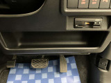 【運転席アンダートレー】タオル等置くのに便利