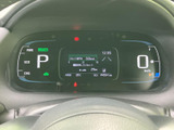 視認性の高いメーター類で、運転に必要な情報を的確に把握できます。走行情報や車両の状態をひと目で確認でき、安全運転をサポートします。デザイン性も考慮された落ち着いた印象です。