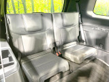 床下収納式のサードシートです。座席部分をコンパクトに収納でき、広大な荷室スペースとしてお使いいただけます!乗車人数や荷物の量など利用シーンに合わせて3列目を有効活用でき、とっても便利♪