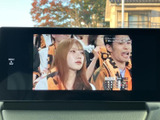 画面でテレビ番組を視聴できる装備です。停車中の休憩時間などに映像を楽しめるため、待ち時間を過ごす際にも便利。画面表示の内容はその場で確認できます。