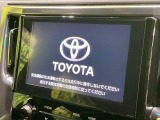 【メーカー純正ナビ】インテリアに溶け込むスタイリッシュな「専用設計」メーカーナビを装備♪視認性や操作性など基本性能にも優れ、より上質なカーライフをお楽しみいただけます。