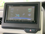 音源や各種メニューが画面上に見やすく並び、目的の項目を確認しながら選びやすい構成です。毎日の移動に合わせて活用いただける便利な装備です。