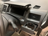 全席にドリンクホルダー装備!!前席にはプッシュ型のドリンクホルダーでオールシーズンお飲み物を置きながらドライブもいかがでしょうか。