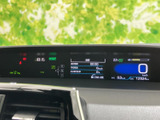速度や走行に関する情報がひと目で確認しやすい表示で、運転中に必要な情報を把握しやすい設計です。視線を大きく移さず確認でき、毎日の運転を落ち着いてサポートします。