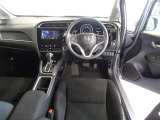 視界良好、操作しやすい運転席です。