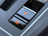 スイッチひとつで作動するエレクトロニックパーキングブレーキ。オートホールド機能で停止時のドライバー負担を軽減します。