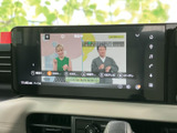 停車中には、TVの視聴をお楽しみいただけます。長距離移動の際の休憩時間などに、リラックスした時間を過ごせます。快適な移動をサポートします。