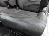 厚みがあって、座り心地のいいソファのようなシート。運転席も助手席もリラックスしてゆったりと座れます。