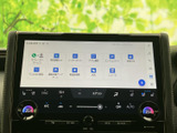 画面上に各種メニューが並び、必要な項目を見つけやすい構成です。エアコン操作部もまとまっており、日々の移動で使う機能を画面と手元から確認しやすくなっています。