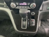 駐車ブレーキは電動式です。オートホールド機能付きで便利ですね