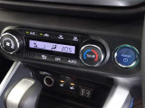 車内を快適に、オートエアコンを装備しています。シートヒーターも装備しています。