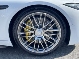 【アルミホイール】21インチのAMG10スポーク鍛造アルミホイールを装着