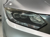 LEDヘッドライトは、点灯の瞬間から最大光量を発揮し、突然暗くなるトンネルなどでの安定感を高めます。