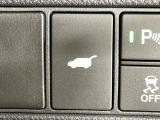 【パワーバックドア】スマートキーや運転席のボタンを押すだけでリアゲートが自動で開閉します!荷物を持っている時や、高い位置にあるバックドアを閉める際に便利な機能です♪
