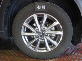 【純正アルミホイール】純正ならではの足回りからボディカラーを際立たせます。